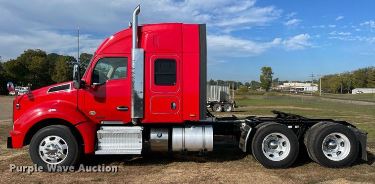 image for item NA9681 2020 Kenworth T880  semi truck
