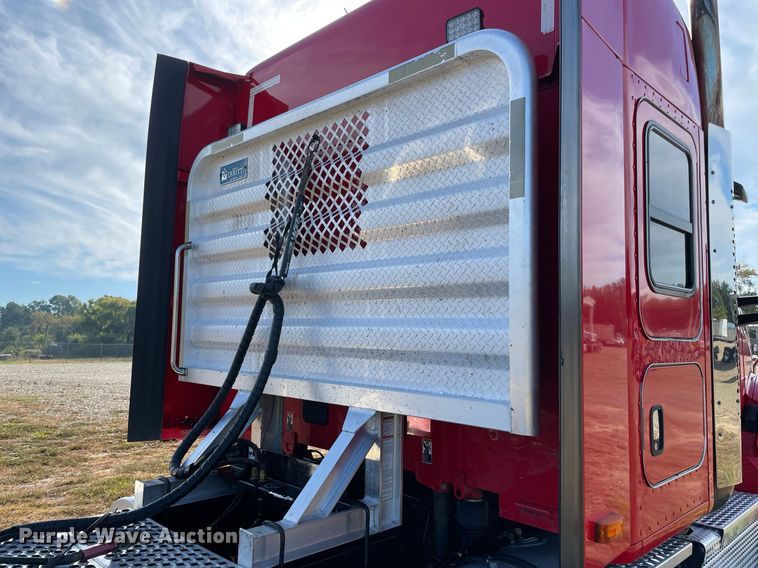 image for item NA9681 2020 Kenworth T880  semi truck