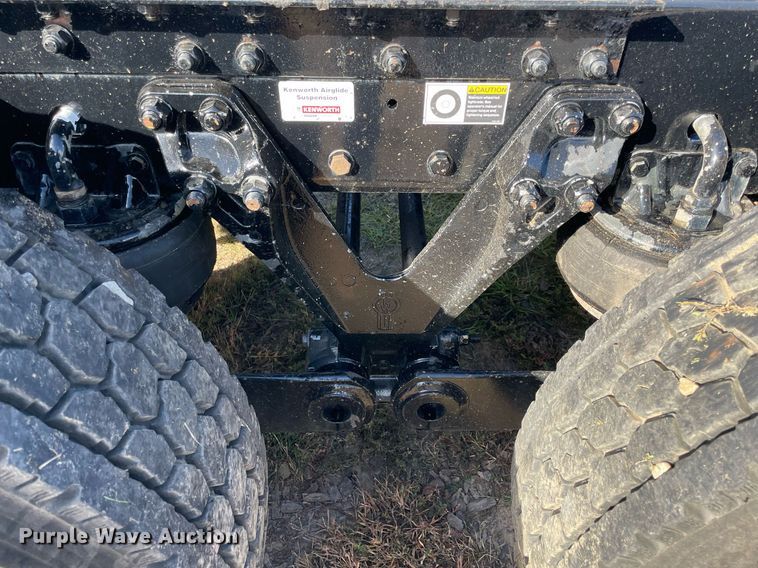 image for item NA9681 2020 Kenworth T880  semi truck