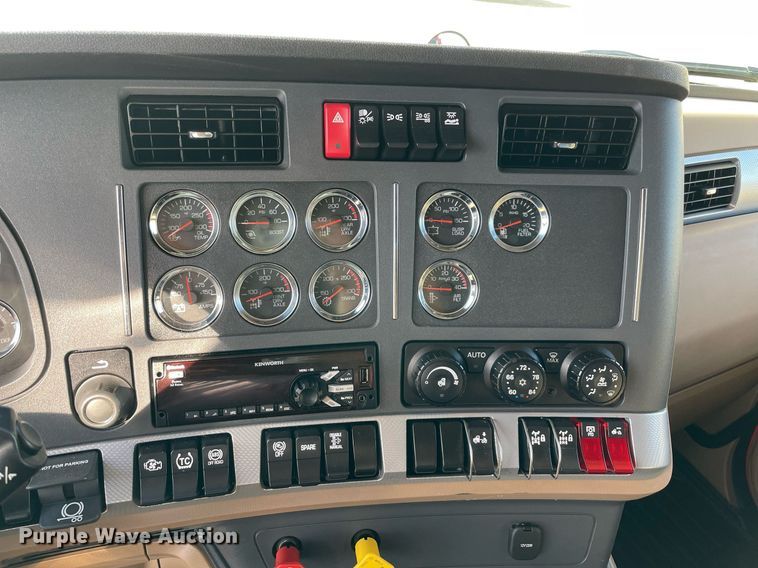 image for item NA9681 2020 Kenworth T880  semi truck