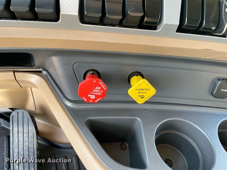 image for item NA9681 2020 Kenworth T880  semi truck