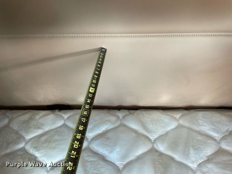 image for item NA9681 2020 Kenworth T880  semi truck