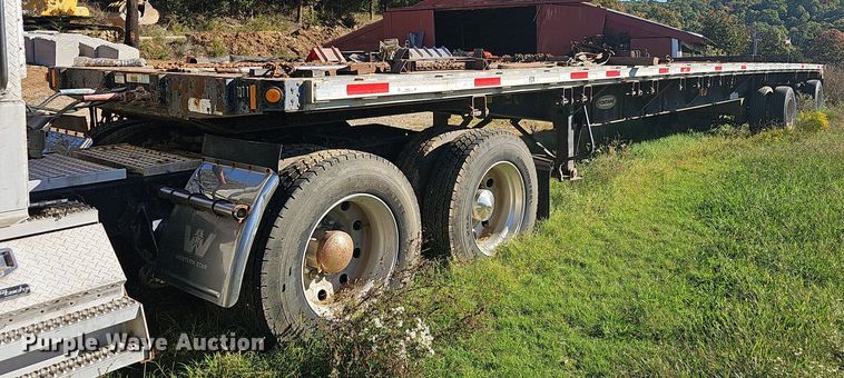 image for item NP9028 2004 Fontaine TFTW-6-8048WSAWK  flatbed trailer