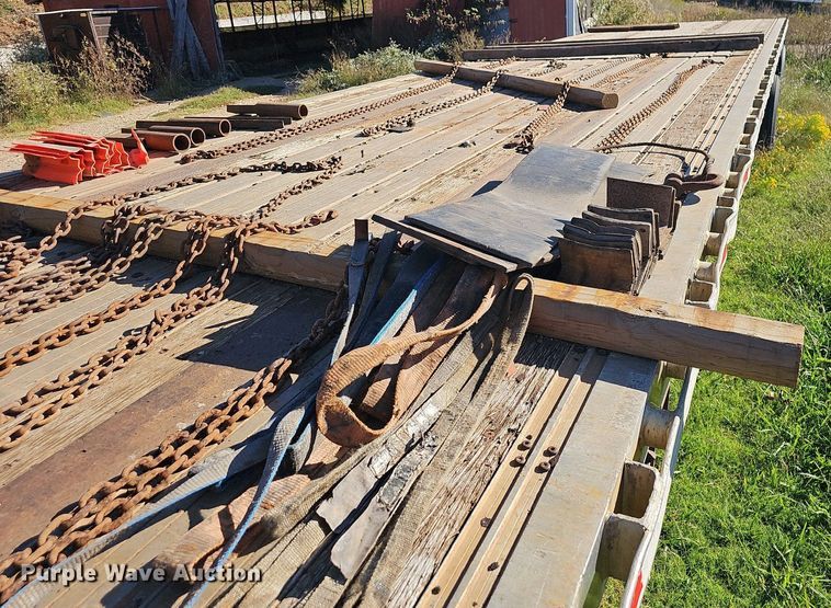 image for item NP9028 2004 Fontaine TFTW-6-8048WSAWK  flatbed trailer