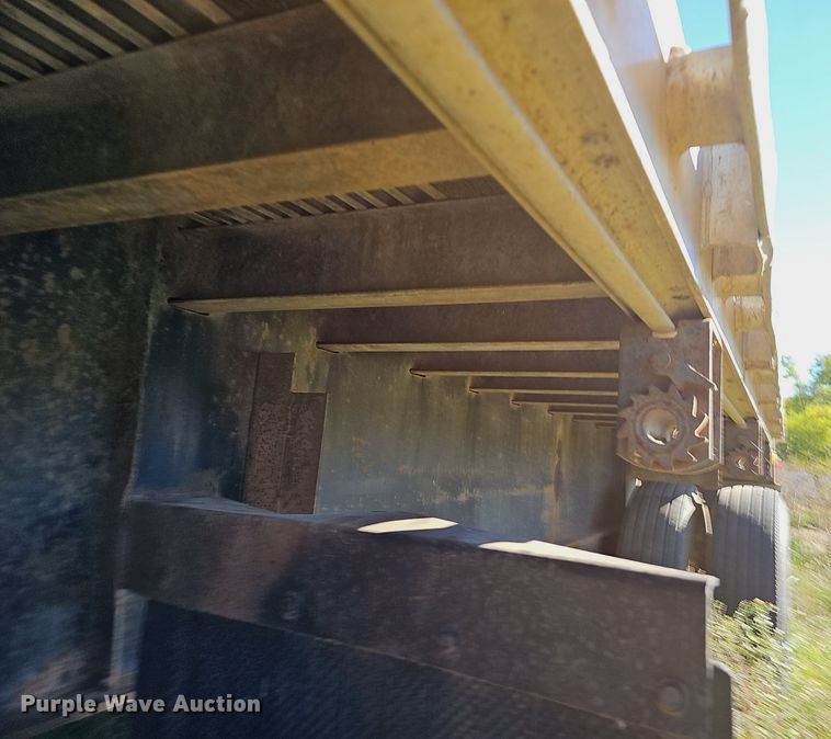 image for item NP9028 2004 Fontaine TFTW-6-8048WSAWK  flatbed trailer