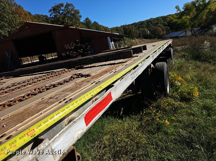 image for item NP9028 2004 Fontaine TFTW-6-8048WSAWK  flatbed trailer