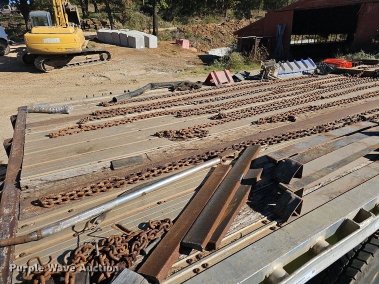 image for item NP9028 2004 Fontaine TFTW-6-8048WSAWK  flatbed trailer