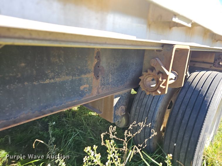 image for item NP9028 2004 Fontaine TFTW-6-8048WSAWK  flatbed trailer