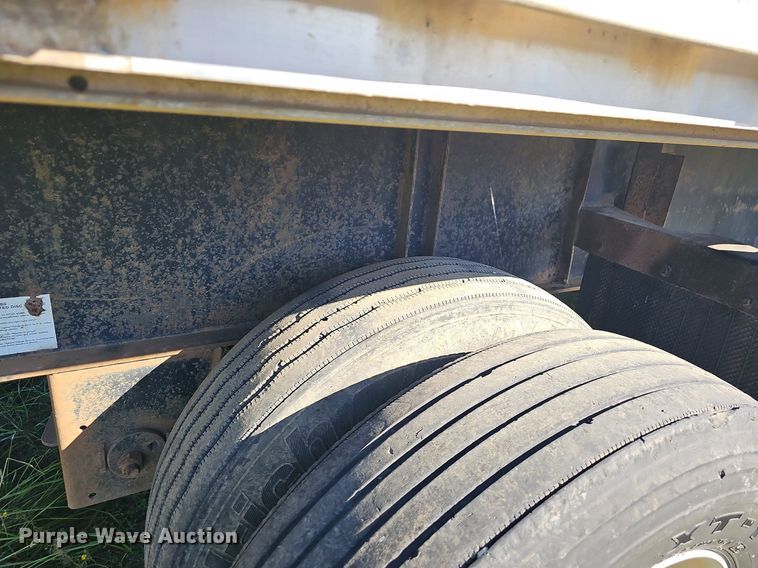 image for item NP9028 2004 Fontaine TFTW-6-8048WSAWK  flatbed trailer