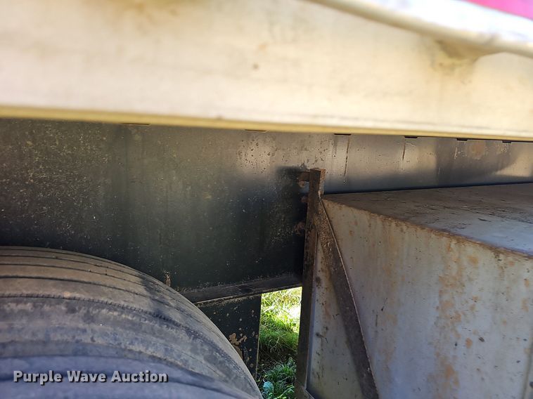 image for item NP9028 2004 Fontaine TFTW-6-8048WSAWK  flatbed trailer