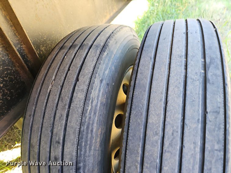 image for item NP9028 2004 Fontaine TFTW-6-8048WSAWK  flatbed trailer