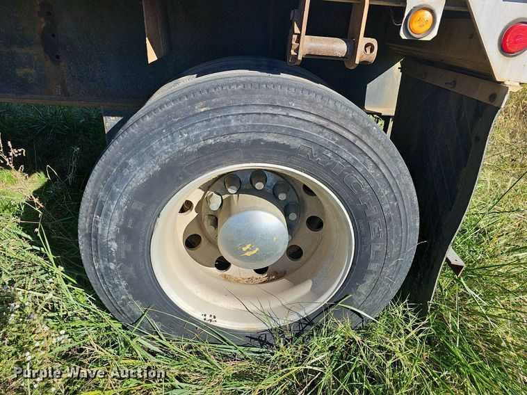 image for item NP9028 2004 Fontaine TFTW-6-8048WSAWK  flatbed trailer