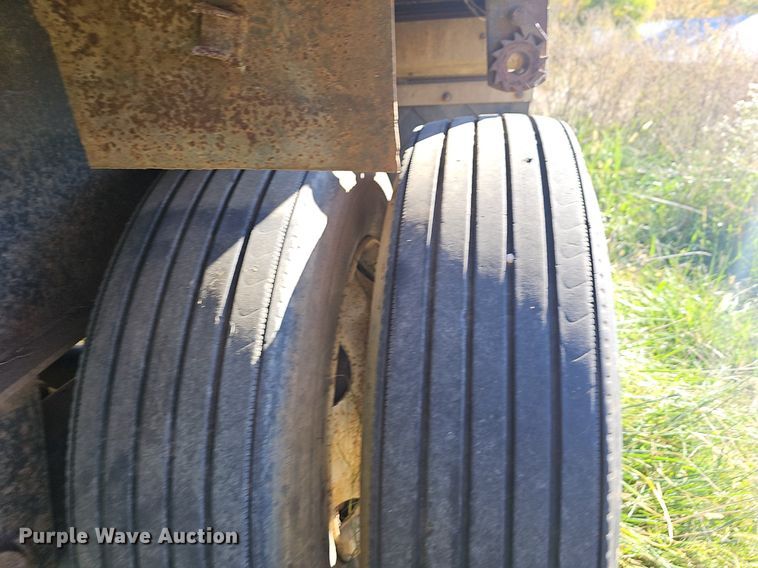 image for item NP9028 2004 Fontaine TFTW-6-8048WSAWK  flatbed trailer