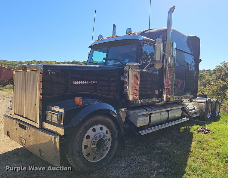 image for item NP9029 2005 Western Star 4900 EX  semi truck