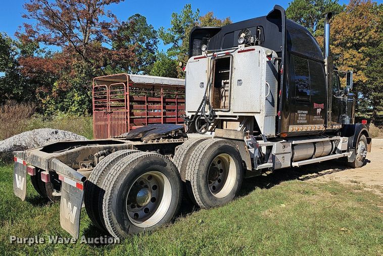 image for item NP9029 2005 Western Star 4900 EX  semi truck