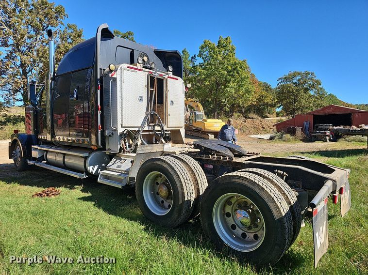 image for item NP9029 2005 Western Star 4900 EX  semi truck