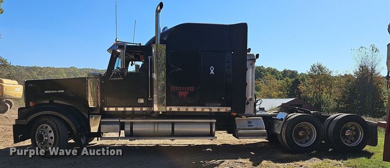 image for item NP9029 2005 Western Star 4900 EX  semi truck