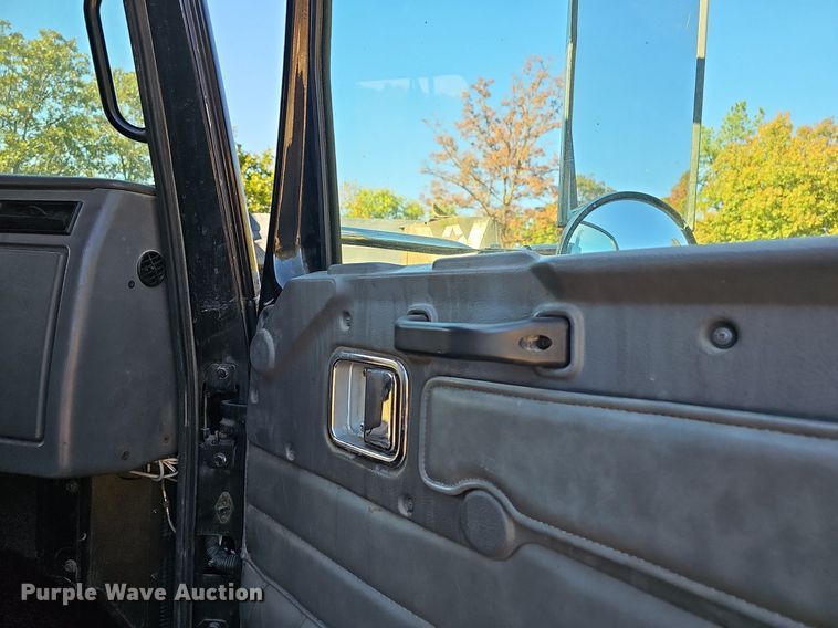 image for item NP9029 2005 Western Star 4900 EX  semi truck