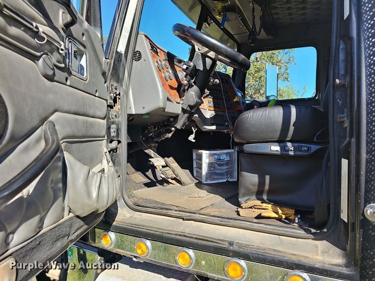 image for item NP9029 2005 Western Star 4900 EX  semi truck