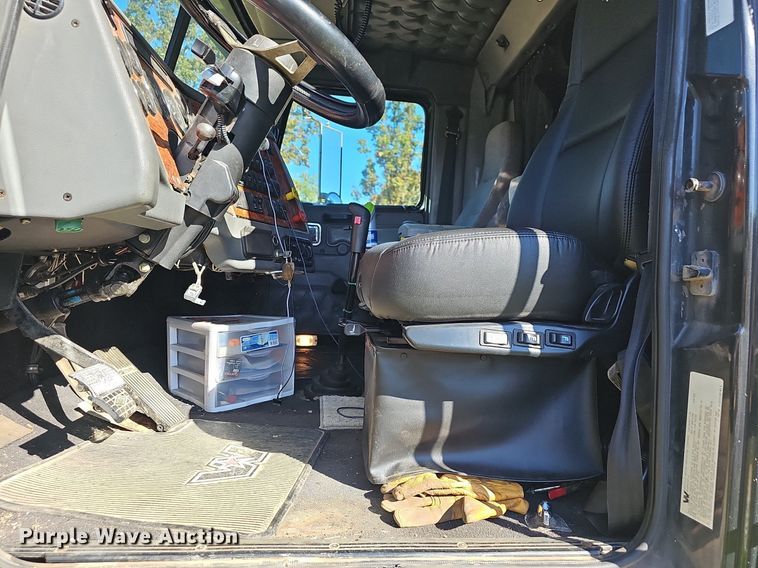 image for item NP9029 2005 Western Star 4900 EX  semi truck