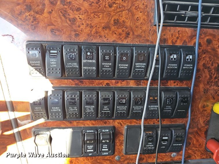 image for item NP9029 2005 Western Star 4900 EX  semi truck