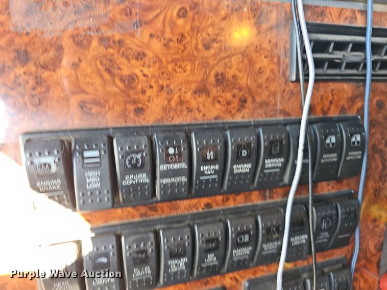 image for item NP9029 2005 Western Star 4900 EX  semi truck