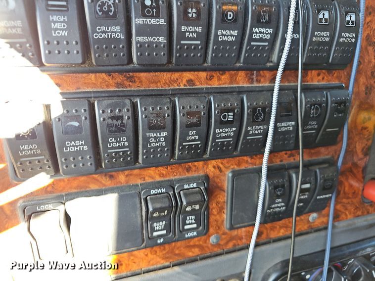 image for item NP9029 2005 Western Star 4900 EX  semi truck