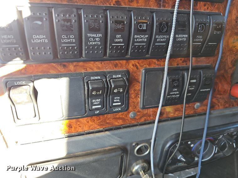 image for item NP9029 2005 Western Star 4900 EX  semi truck