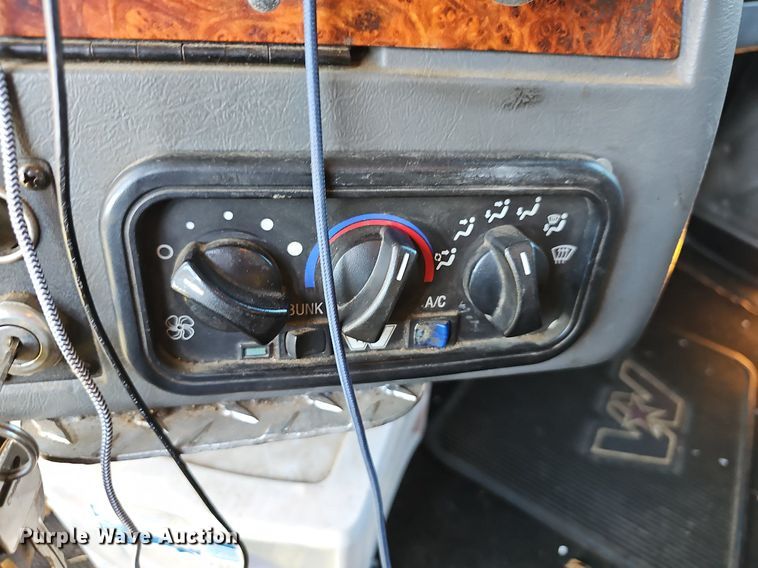 image for item NP9029 2005 Western Star 4900 EX  semi truck