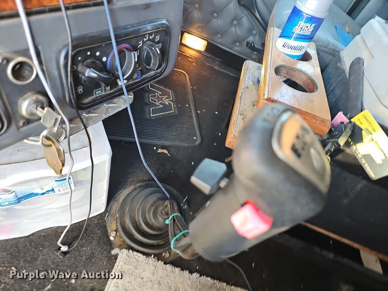 image for item NP9029 2005 Western Star 4900 EX  semi truck