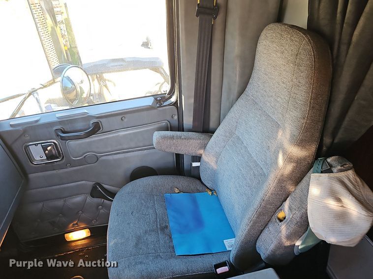 image for item NP9029 2005 Western Star 4900 EX  semi truck