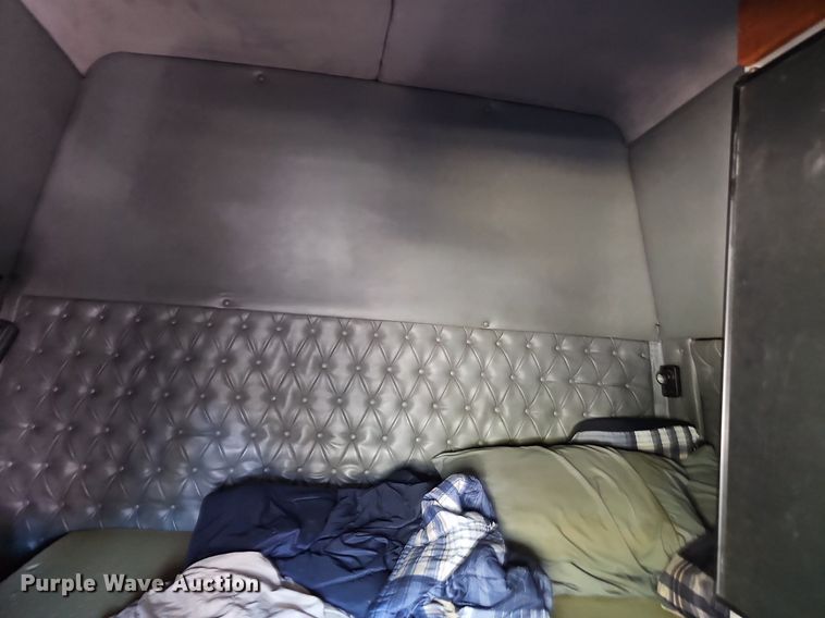 image for item NP9029 2005 Western Star 4900 EX  semi truck