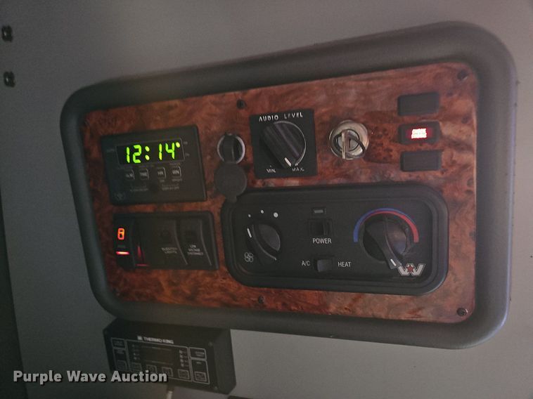 image for item NP9029 2005 Western Star 4900 EX  semi truck