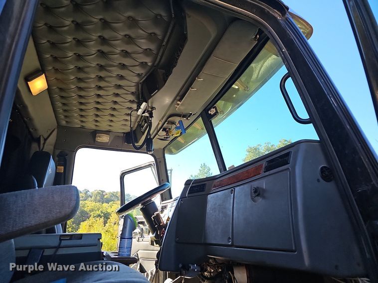 image for item NP9029 2005 Western Star 4900 EX  semi truck