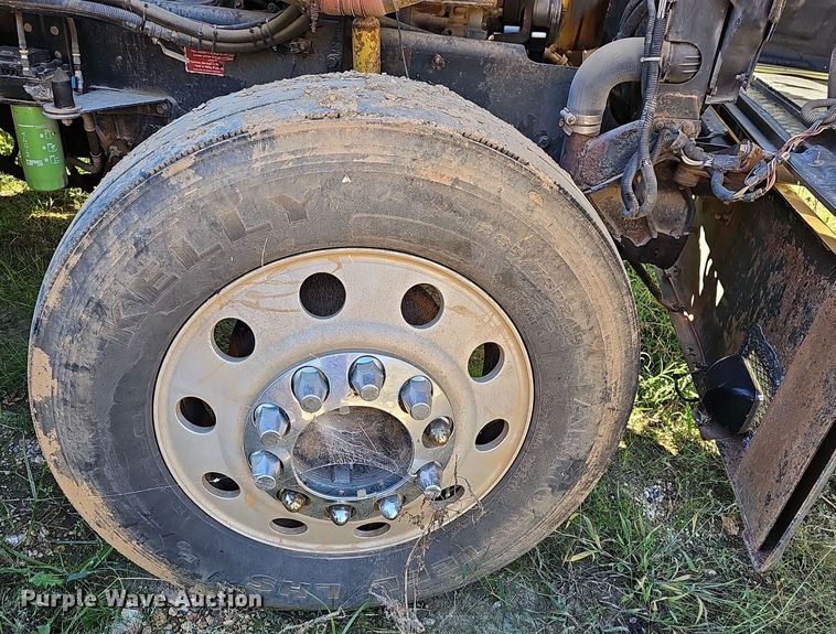 image for item NP9029 2005 Western Star 4900 EX  semi truck