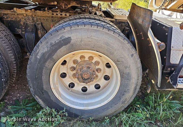 image for item NP9029 2005 Western Star 4900 EX  semi truck