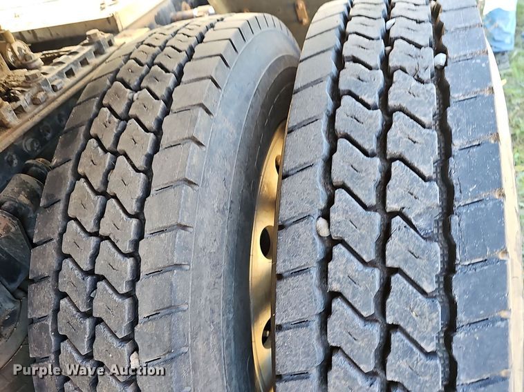 image for item NP9029 2005 Western Star 4900 EX  semi truck