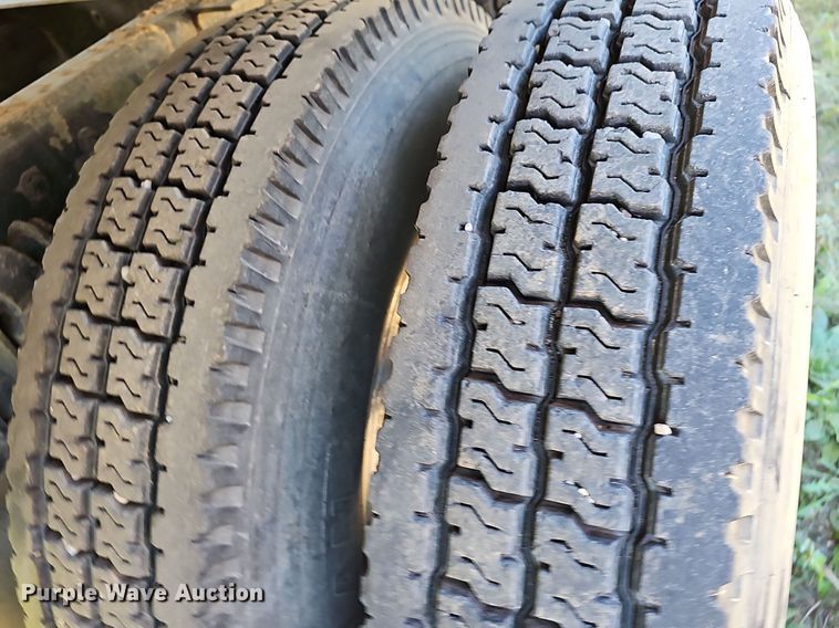 image for item NP9029 2005 Western Star 4900 EX  semi truck