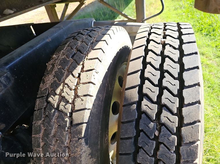 image for item NP9029 2005 Western Star 4900 EX  semi truck