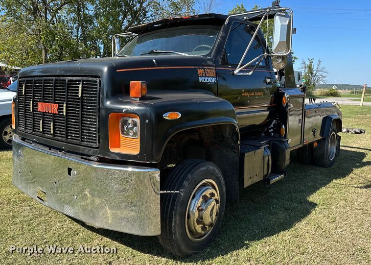 image for item NQ9328 1990 Chevrolet Kodiak C6500  tow truck