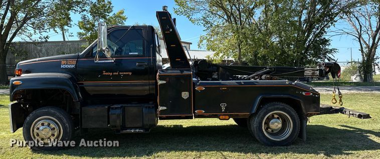 image for item NQ9328 1990 Chevrolet Kodiak C6500  tow truck