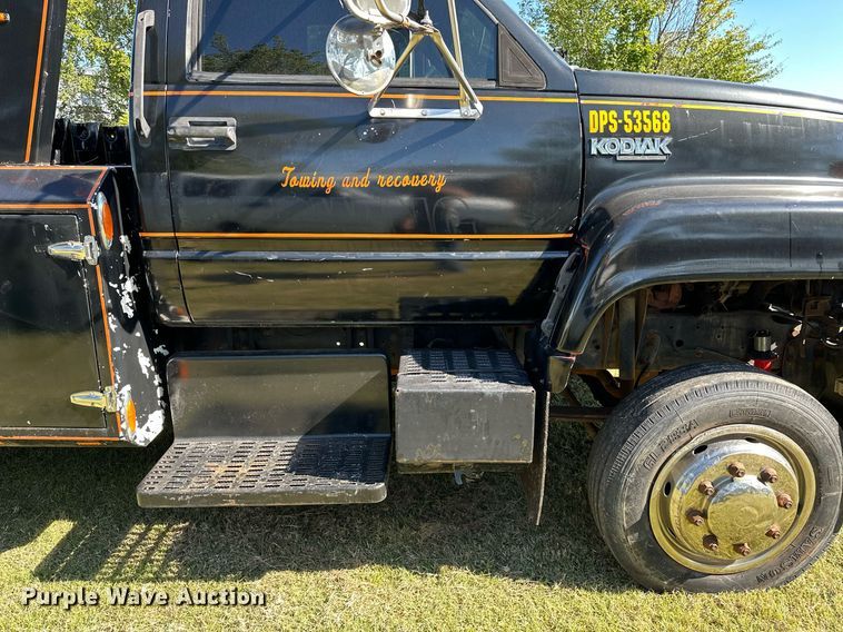 image for item NQ9328 1990 Chevrolet Kodiak C6500  tow truck