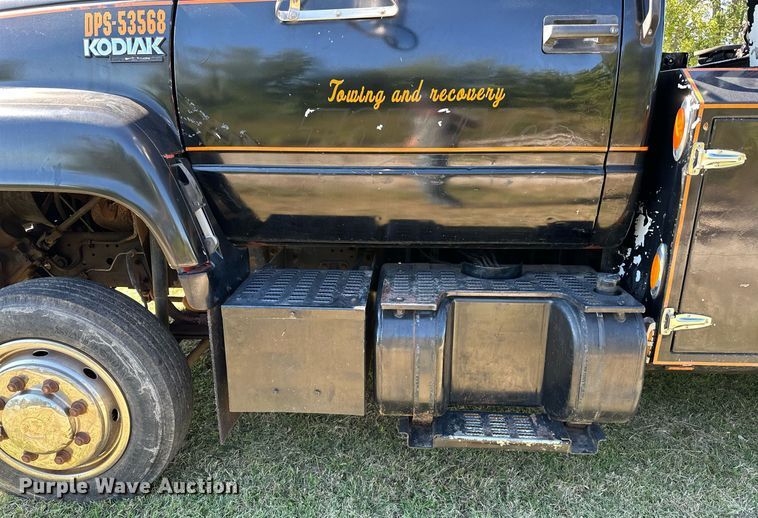image for item NQ9328 1990 Chevrolet Kodiak C6500  tow truck