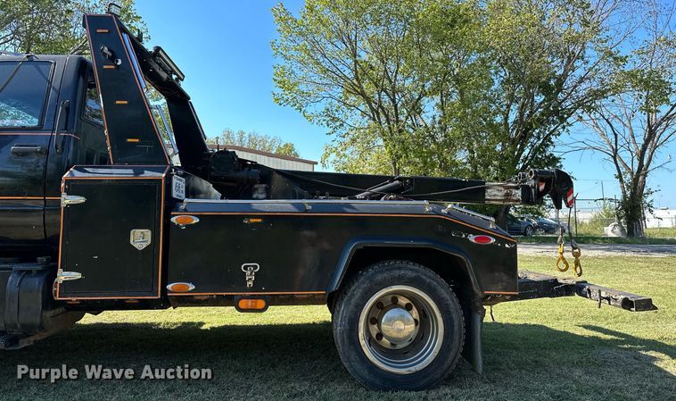image for item NQ9328 1990 Chevrolet Kodiak C6500  tow truck