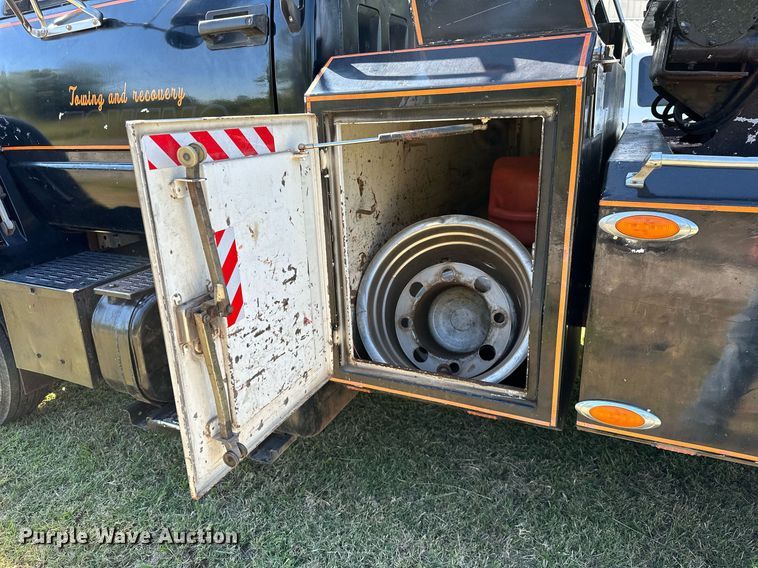 image for item NQ9328 1990 Chevrolet Kodiak C6500  tow truck