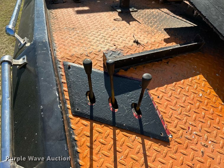 image for item NQ9328 1990 Chevrolet Kodiak C6500  tow truck