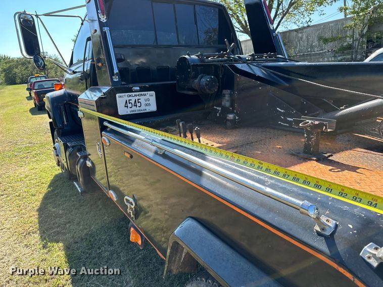 image for item NQ9328 1990 Chevrolet Kodiak C6500  tow truck