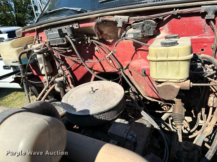 image for item NQ9328 1990 Chevrolet Kodiak C6500  tow truck