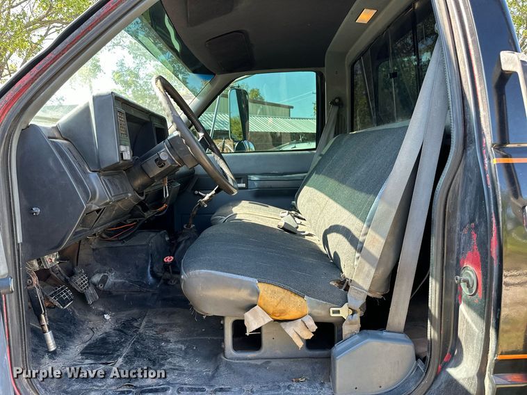 image for item NQ9328 1990 Chevrolet Kodiak C6500  tow truck