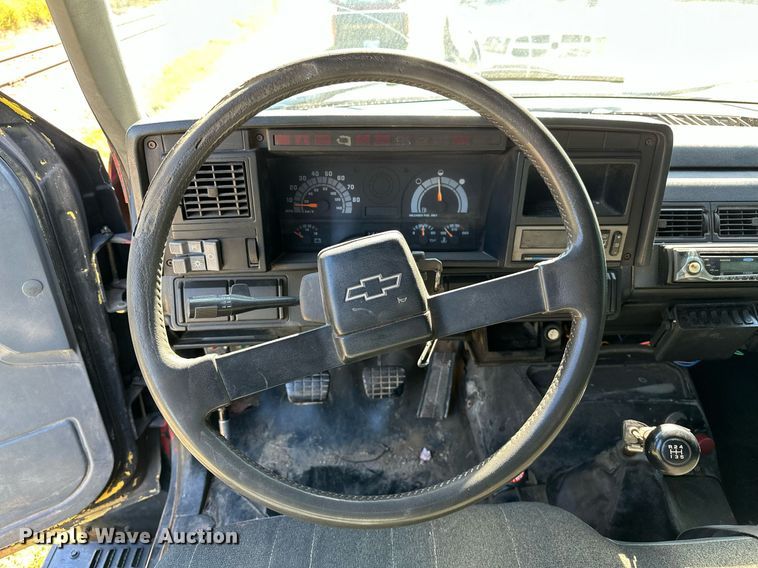 image for item NQ9328 1990 Chevrolet Kodiak C6500  tow truck